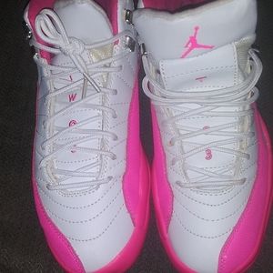 Women's Jordan 12s size 7.5